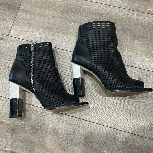 💥PRICE ⬇️
 CALVIN KLEIN  - Black Mesh Bootie - size 7 -💥PRICE ⬇️ - Picture 2 of 13